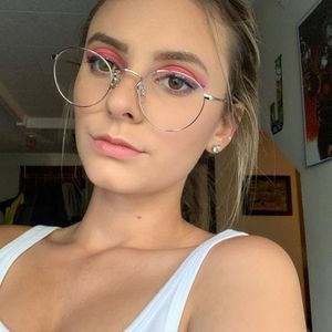 Meet your Posher, Mellony